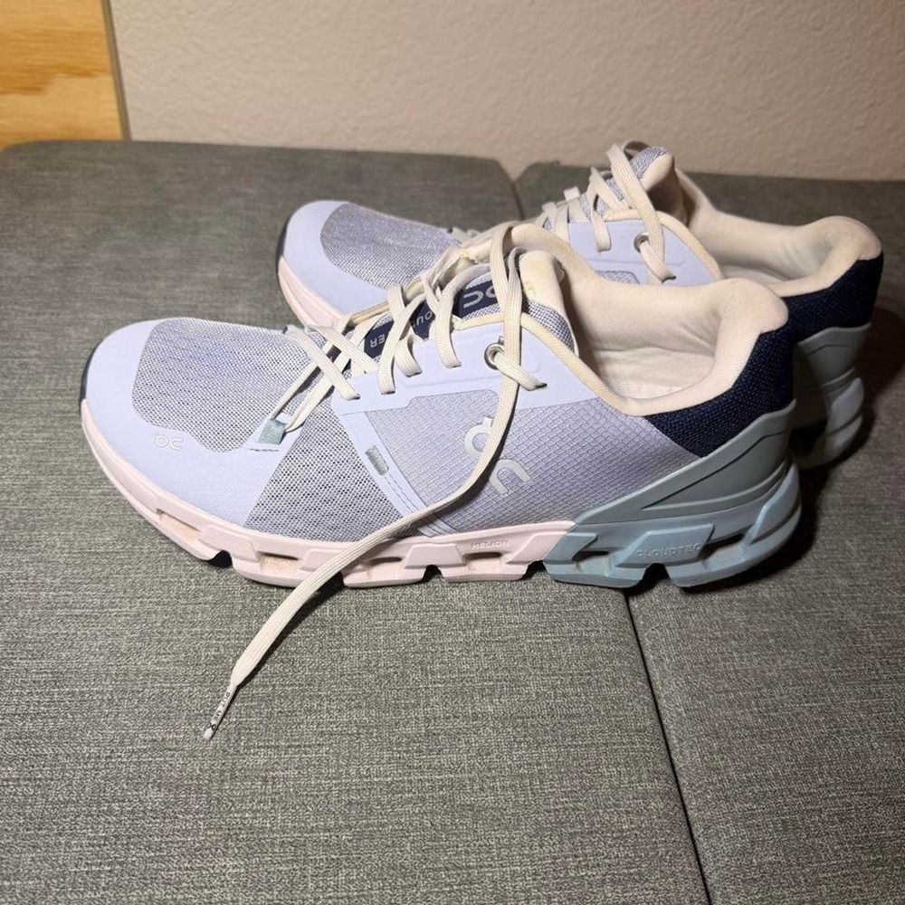 On Cloud running shoe women's 11 blue